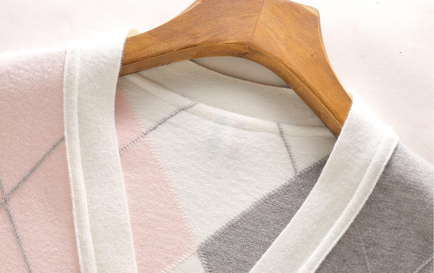 2025SS Diamond-patterned contrast cardigan  TREND