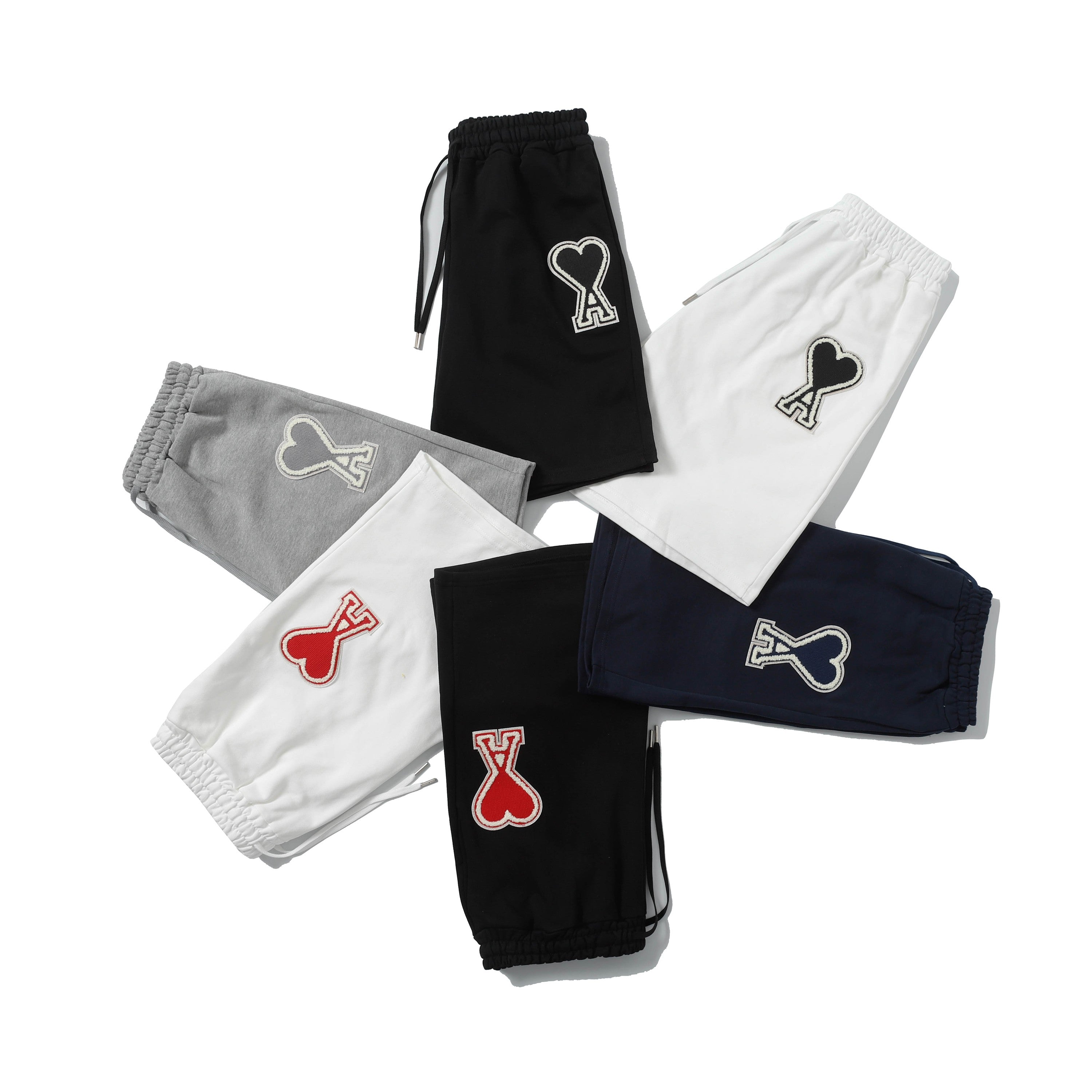 AMI PARIS Classic Embroidered Heart Logo Shorts