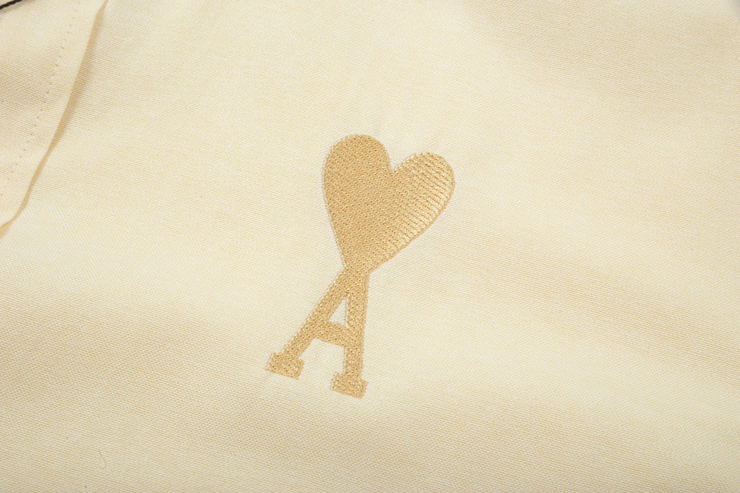 AMI PARIS Unisex Heart Embroidery Short-Sleeve Oxford Shirt