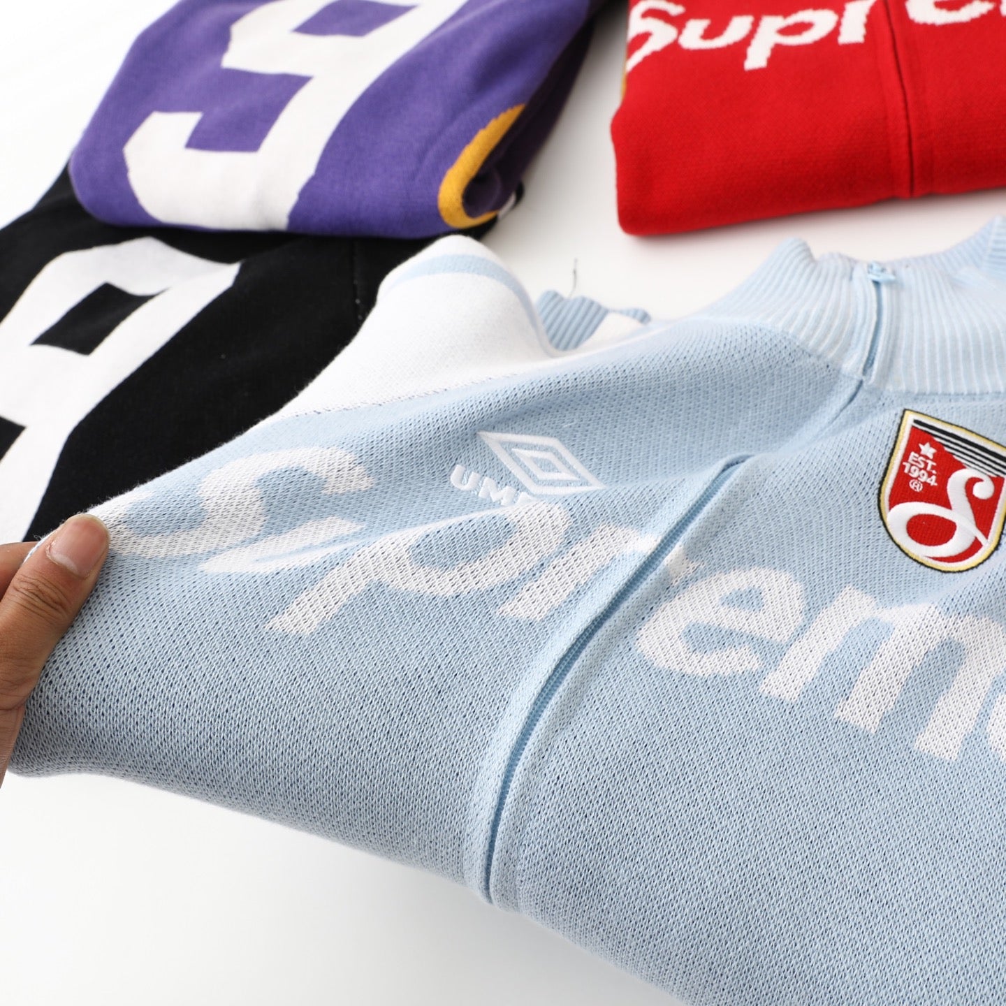 Embroidered Knit Sweater ¨C Unisex Light Luxury Station
